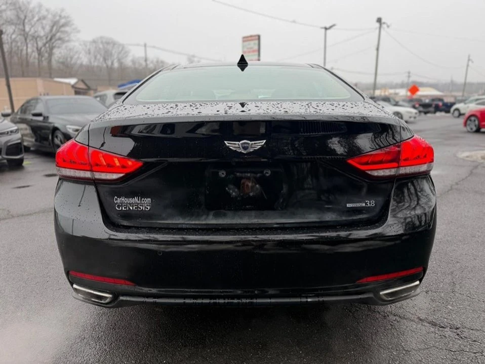 2015 Hyundai Genesis - Image 5 of 19