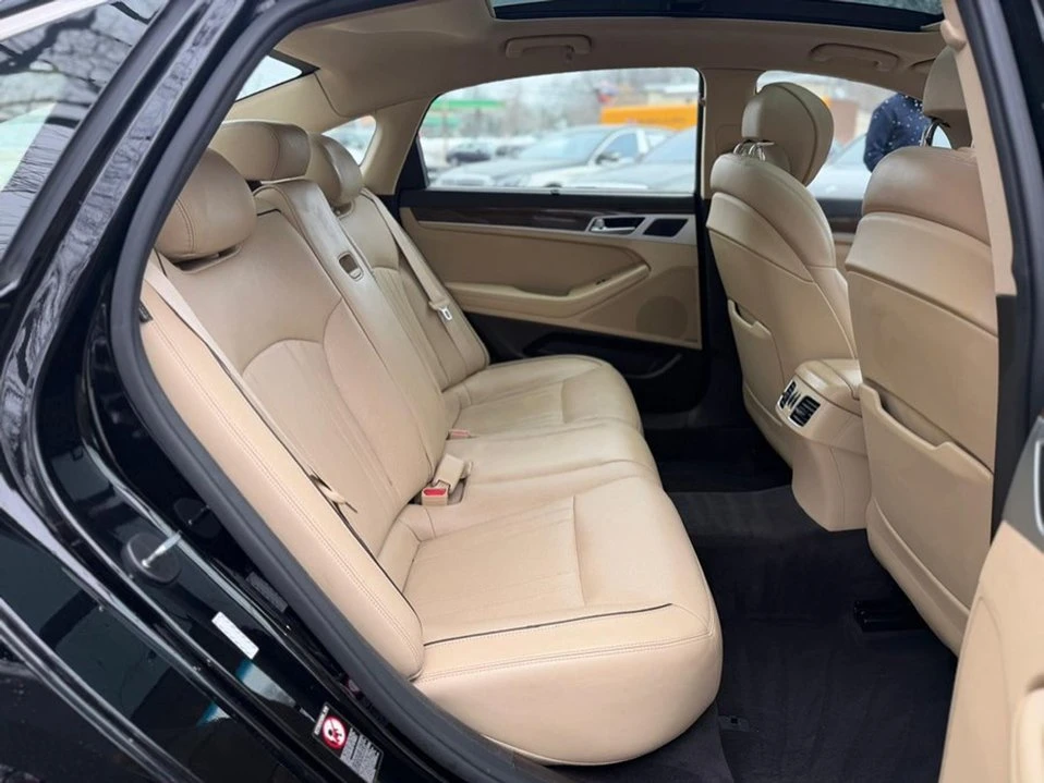 2015 Hyundai Genesis - Image 10 of 19
