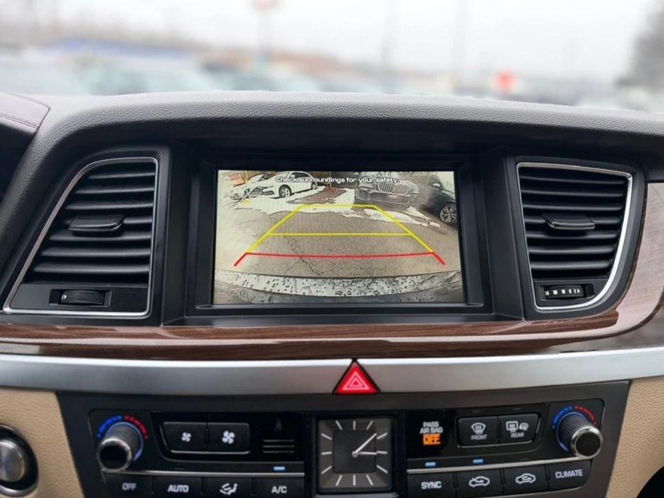 2015 Hyundai Genesis - Image 15 of 19