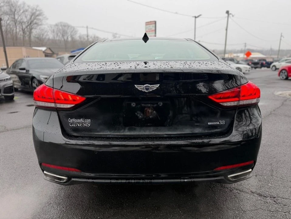 2015 Hyundai Genesis - Image 16 of 20