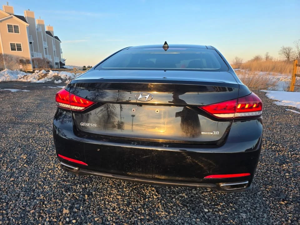 2015 Hyundai Genesis - Image 5 of 17