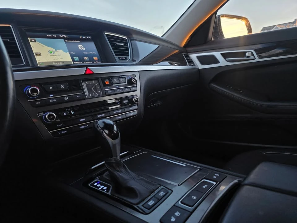 2015 Hyundai Genesis - Image 11 of 17