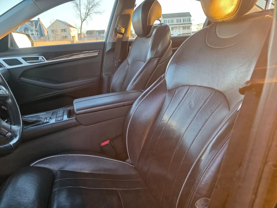 2015 Hyundai Genesis - Image 9 of 17