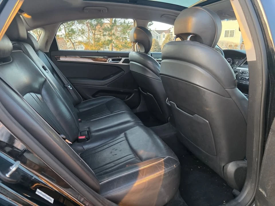 2015 Hyundai Genesis - Image 16 of 17