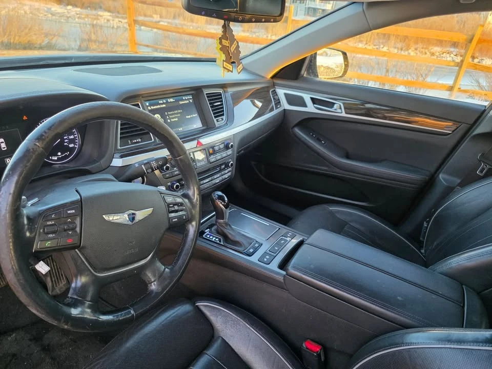 2015 Hyundai Genesis - Image 10 of 17