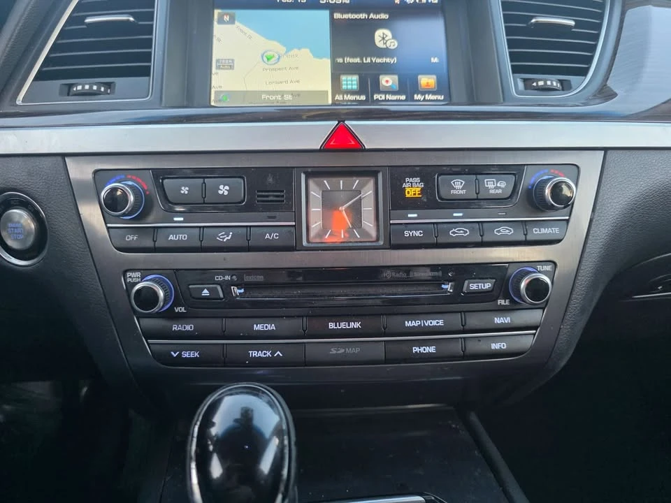 2015 Hyundai Genesis - Image 12 of 17