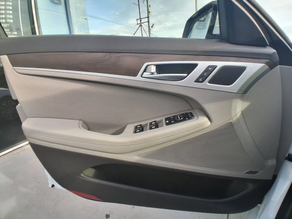 2015 Hyundai Genesis - Image 7 of 13