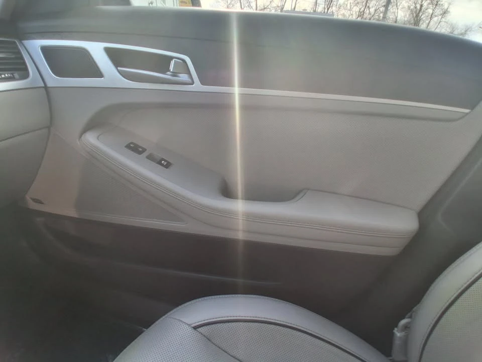 2015 Hyundai Genesis - Image 9 of 13