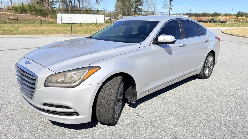 2015 Hyundai Genesis - Image 5 of 19