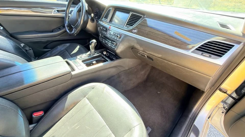 2015 Hyundai Genesis - Image 13 of 19