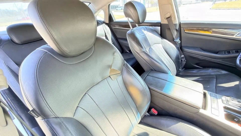 2015 Hyundai Genesis - Image 15 of 19