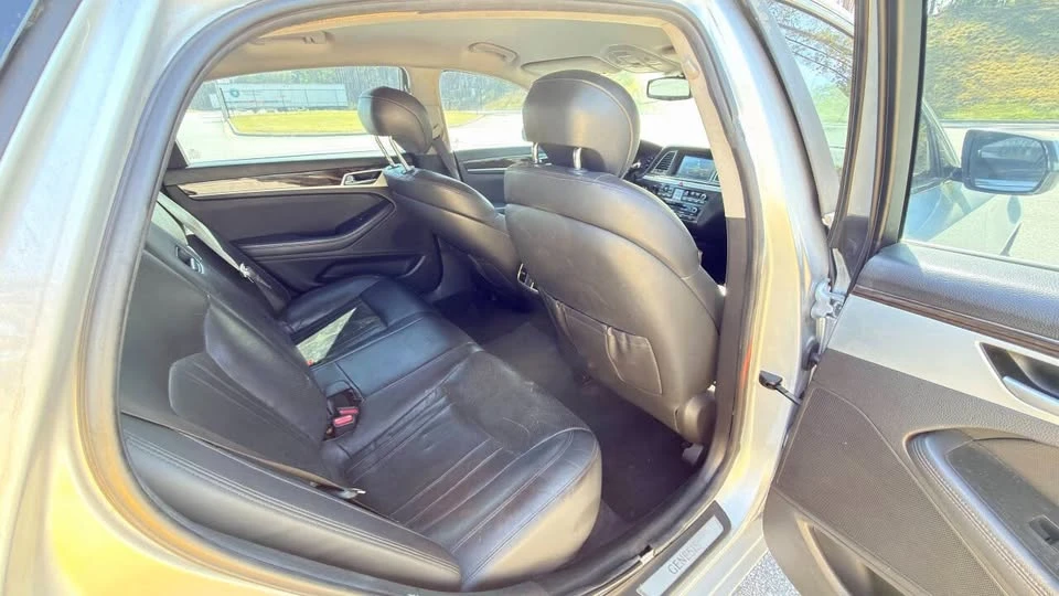 2015 Hyundai Genesis - Image 10 of 19