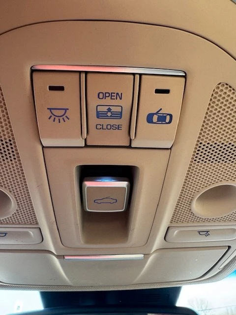 2015 Hyundai Genesis - Image 12 of 19