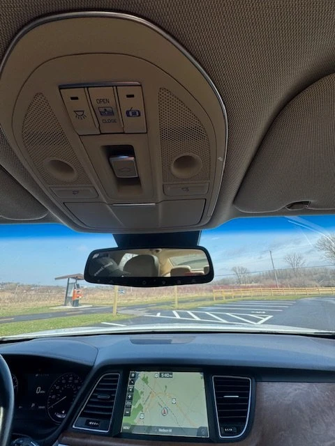 2015 Hyundai Genesis - Image 11 of 19