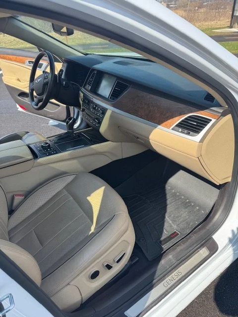 2015 Hyundai Genesis - Image 7 of 19