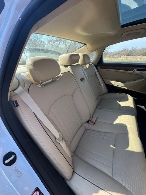 2015 Hyundai Genesis - Image 13 of 19