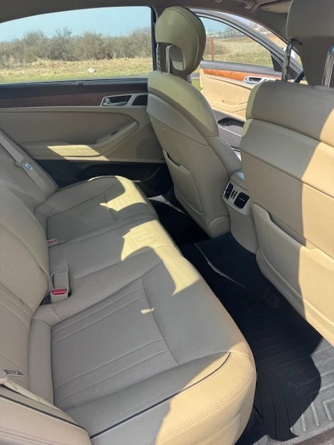 2015 Hyundai Genesis - Image 16 of 19