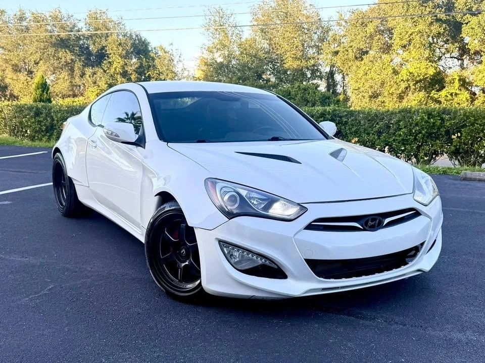2015 Hyundai Genesis - Image 2 of 10