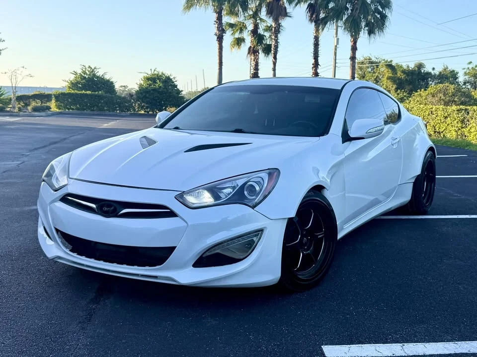 2015 Hyundai Genesis - Image 2 of 10