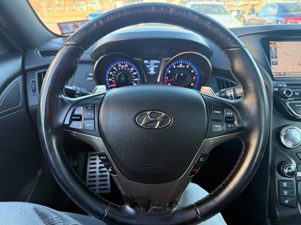 2015 Hyundai Genesis - Image 11 of 15