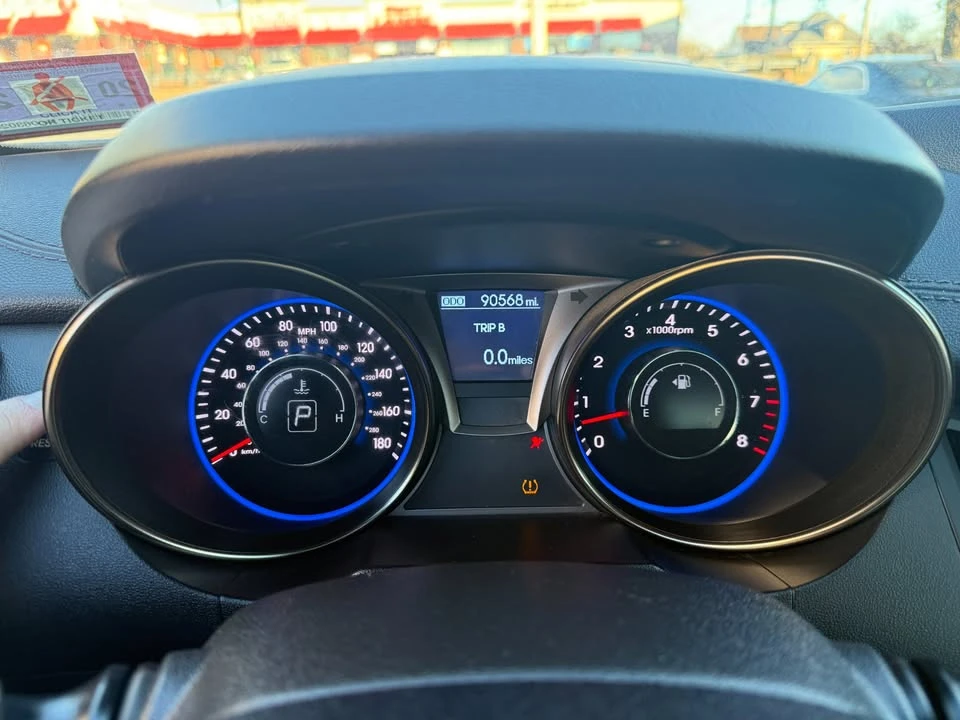 2015 Hyundai Genesis - Image 14 of 16