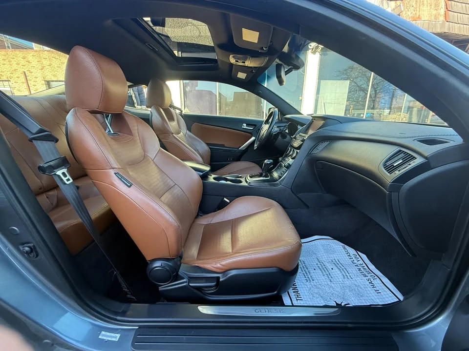 2015 Hyundai Genesis - Image 8 of 15