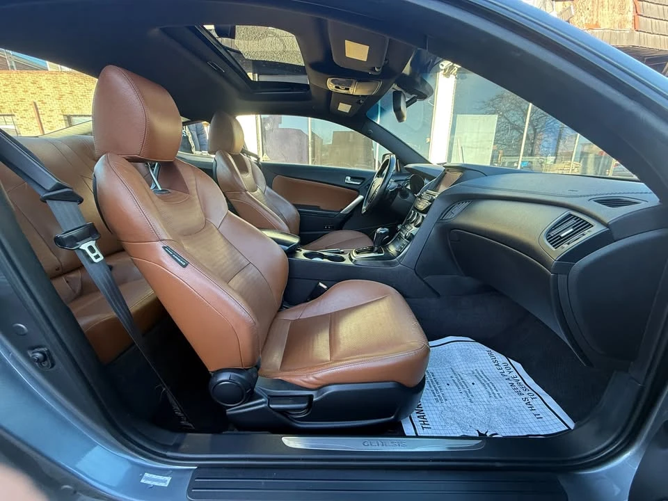2015 Hyundai Genesis - Image 7 of 16