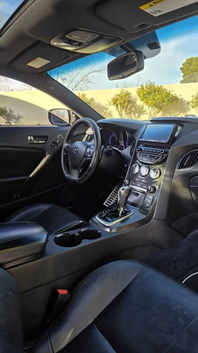 2015 Hyundai Genesis Coupe - Image 15 of 17
