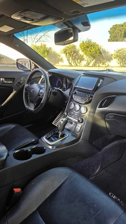 2015 Hyundai Genesis Coupe - Image 13 of 17