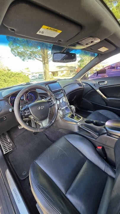2015 Hyundai Genesis Coupe - Image 10 of 17