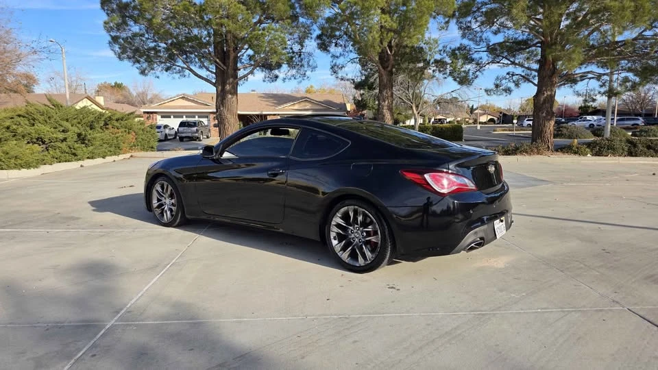 2015 Hyundai Genesis Coupe - Image 2 of 17
