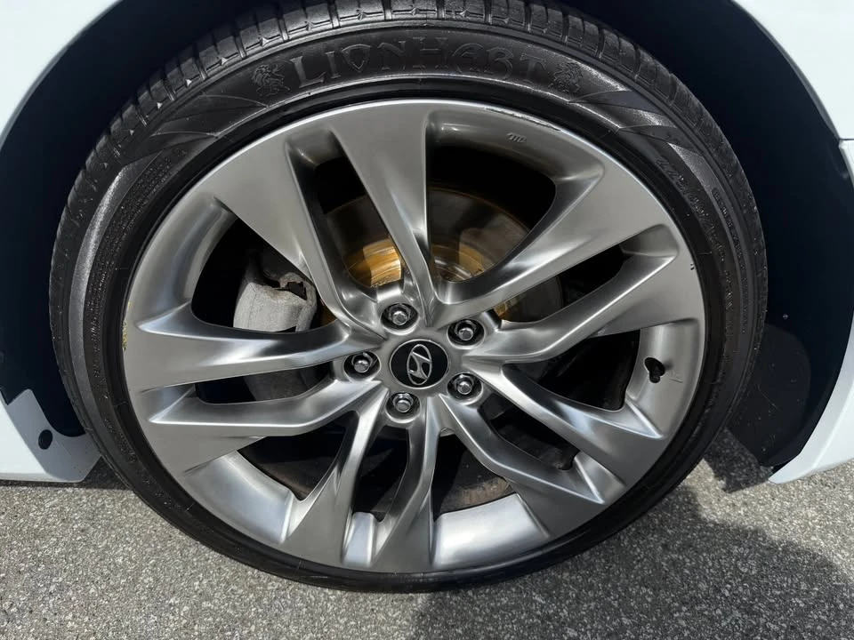 2015 Hyundai Genesis Coupe - Image 19 of 20