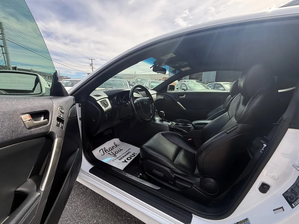 2015 Hyundai Genesis Coupe - Image 10 of 20