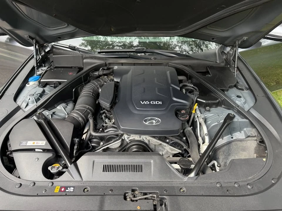 2015 Hyundai Genesis - Image 14 of 18