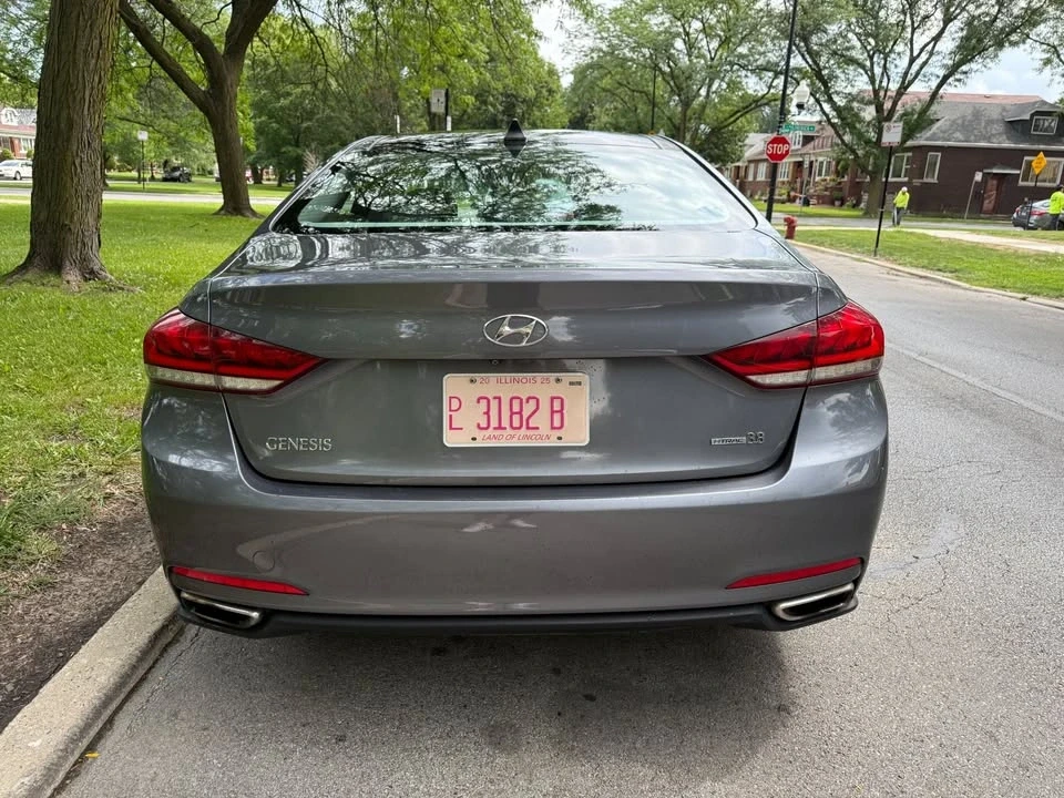 2015 Hyundai Genesis - Image 5 of 18