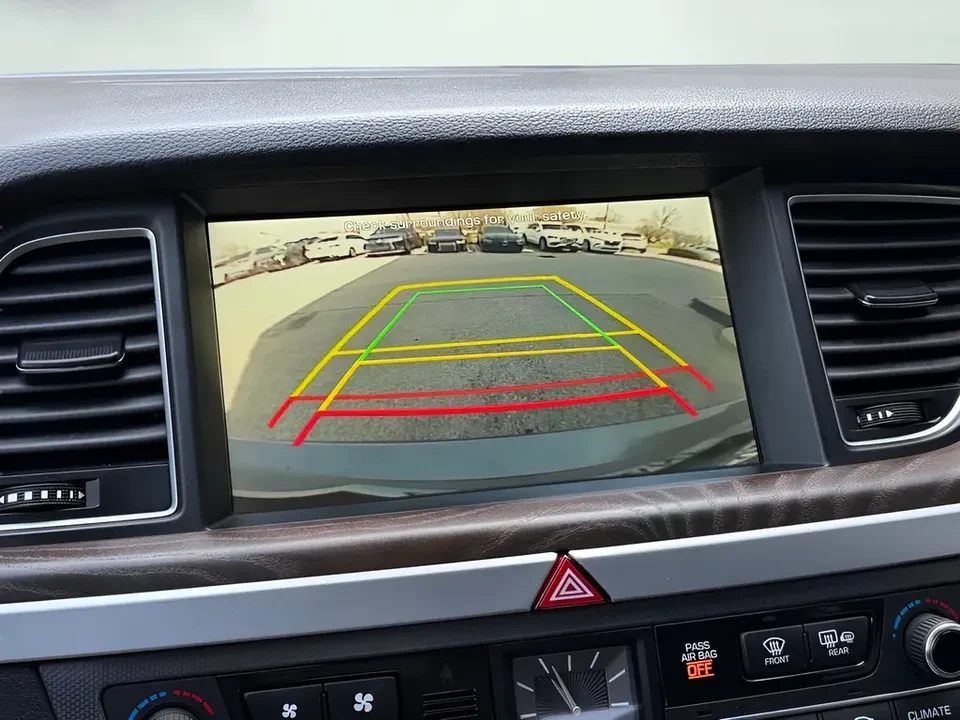 2015 Hyundai Genesis - Image 17 of 19