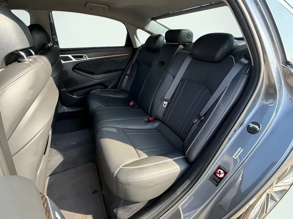 2015 Hyundai Genesis - Image 12 of 19