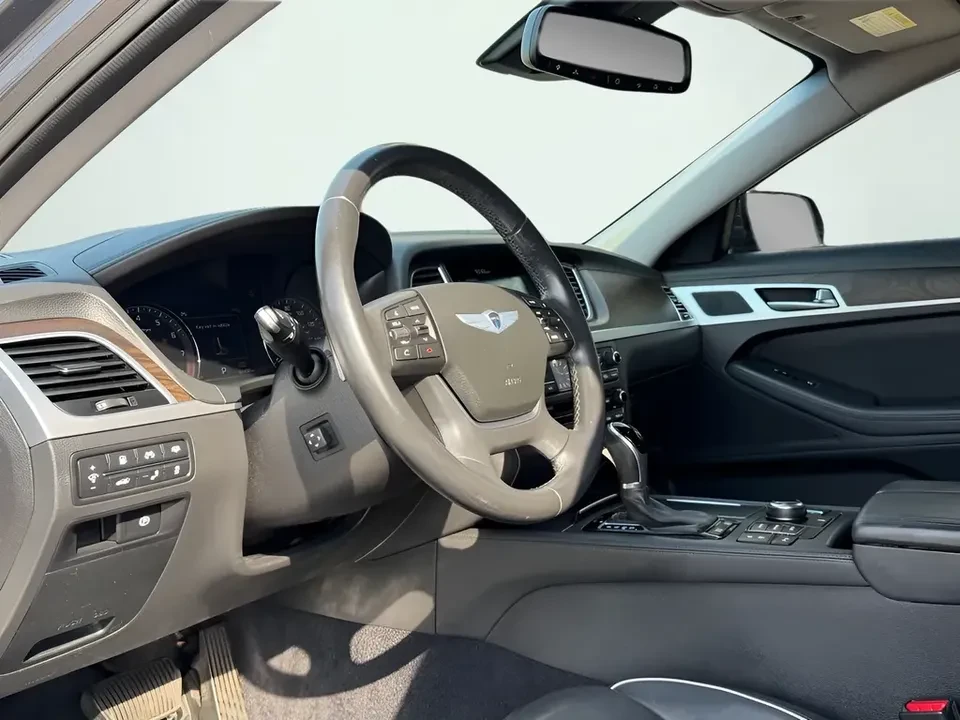 2015 Hyundai Genesis - Image 2 of 19