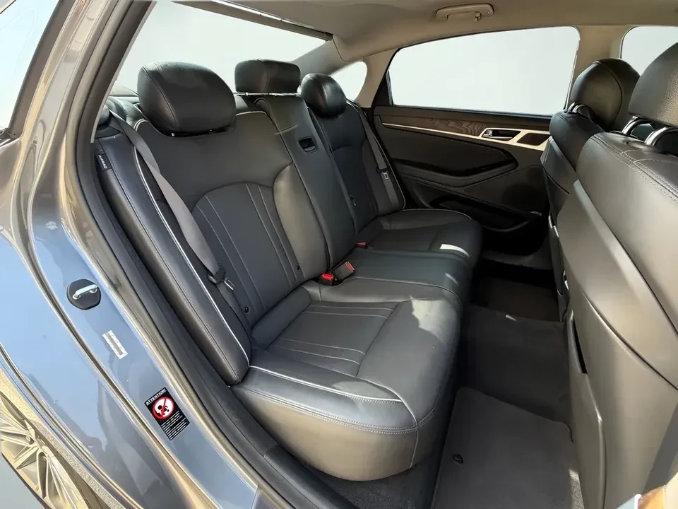 2015 Hyundai Genesis - Image 14 of 19