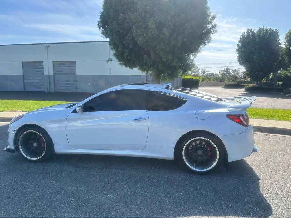 2015 Hyundai Genesis Coupe - Image 2 of 15