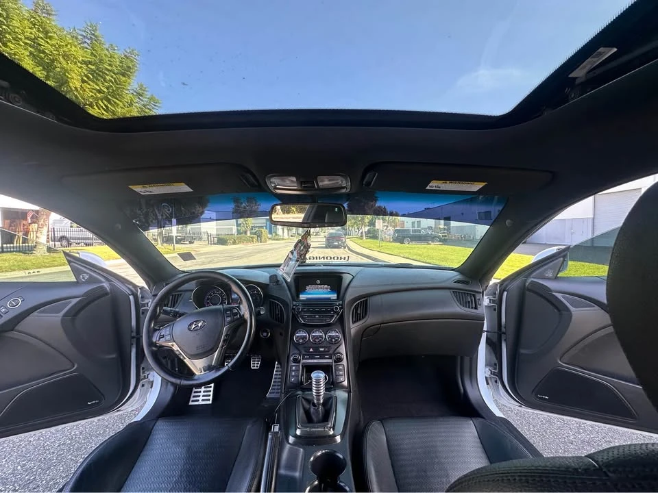 2015 Hyundai Genesis Coupe - Image 11 of 15