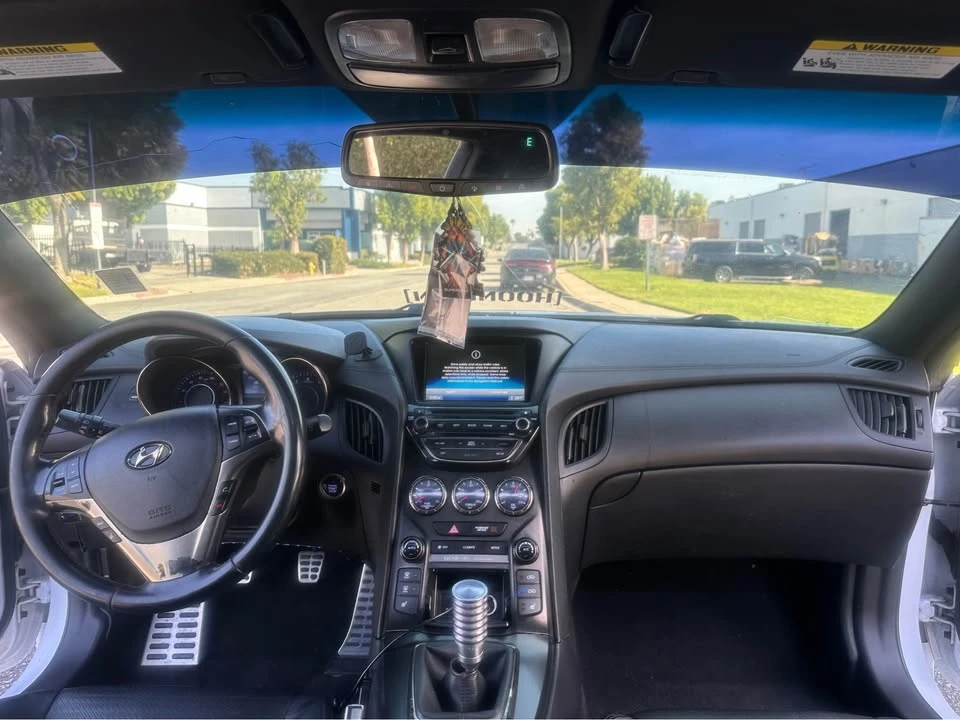 2015 Hyundai Genesis Coupe - Image 14 of 15