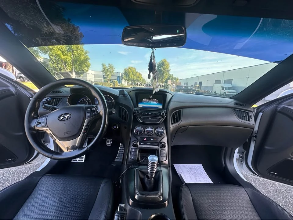 2015 Hyundai Genesis Coupe - Image 12 of 15