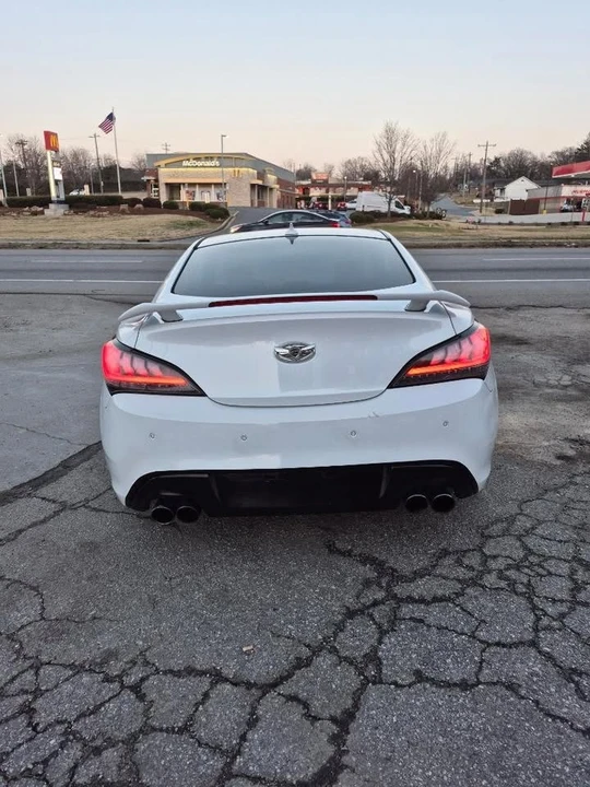 2015 Hyundai Genesis Coupe - Image 7 of 17