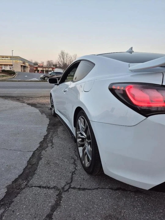 2015 Hyundai Genesis Coupe - Image 11 of 17