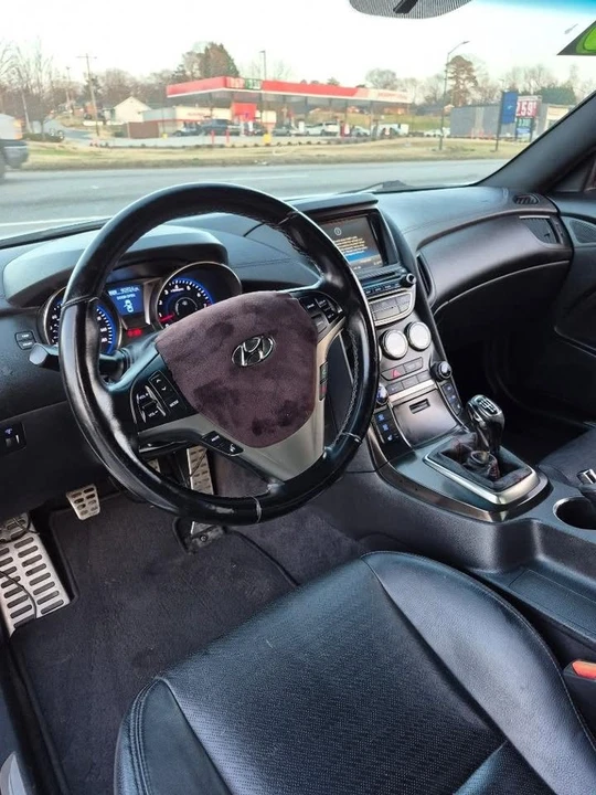 2015 Hyundai Genesis Coupe - Image 14 of 17