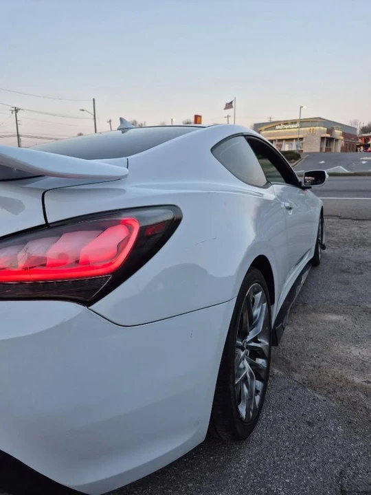 2015 Hyundai Genesis Coupe - Image 10 of 17