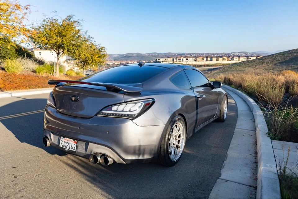 2015 Hyundai Genesis Coupe - Image 2 of 10