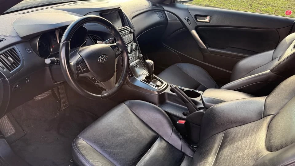 2015 Hyundai Genesis Coupe - Image 11 of 12