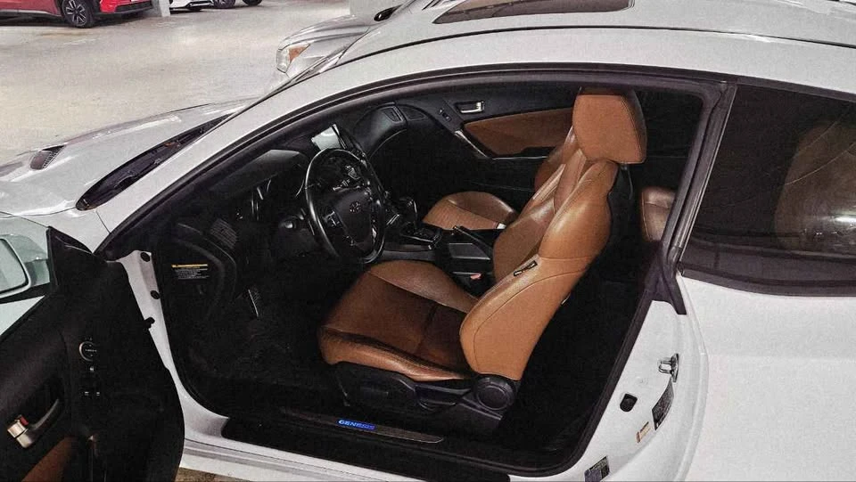 2015 Hyundai Genesis Coupe - Image 5 of 10